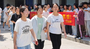 新邵县潭府乡举办中考生送考大会 政企携手助力青春逐梦