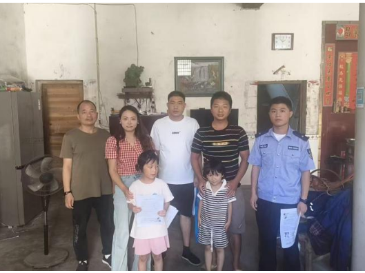 潭府乡人大代表履职先行 筑牢防溺水安全网