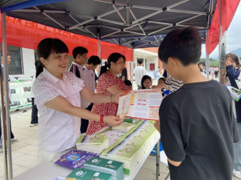新邵：社科普及进校园 为青春成长护航