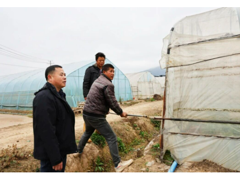 新邵积极应对低温雨雪天气，以动制“冻”保安全（一）