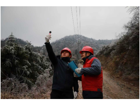 新邵：闻雪而动”战寒潮 全力以赴保供电