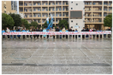 纸尖跃动百骏图 刀刻匠心迎新春——新邵思源马丽娅工作室20.26米剪纸长卷献礼马年