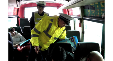 新邵交警开展春运宣传 筑牢平安出行防线