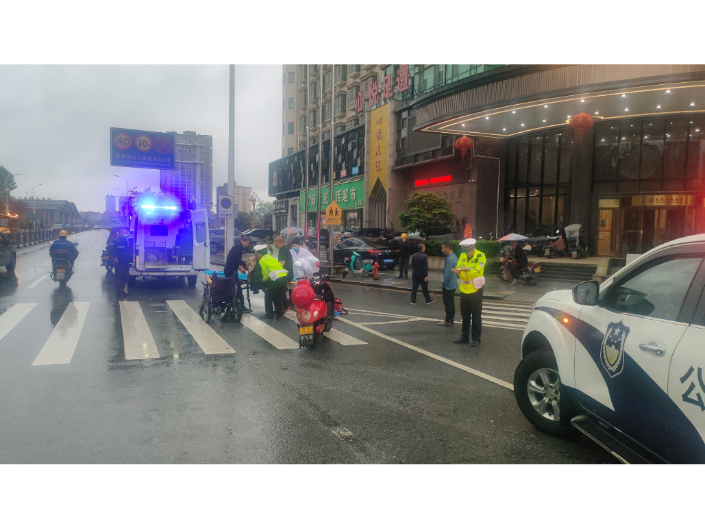 新邵警医联动紧急护航生命