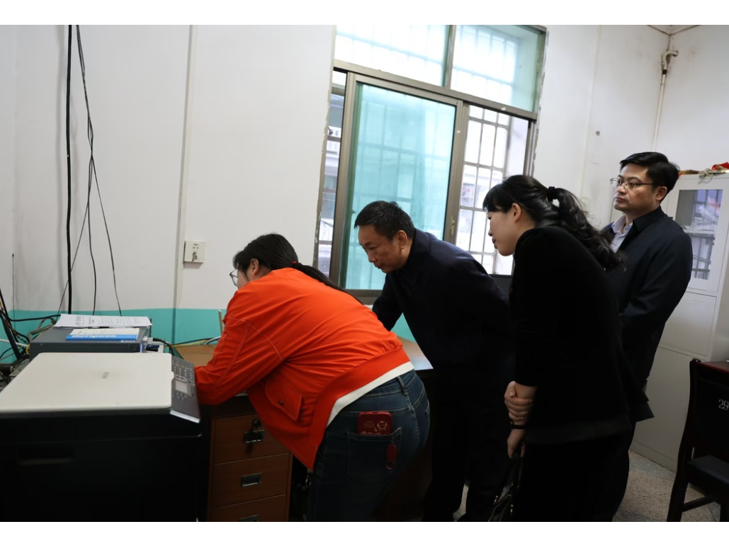 龚伟兵到新邵检查应急广播工作