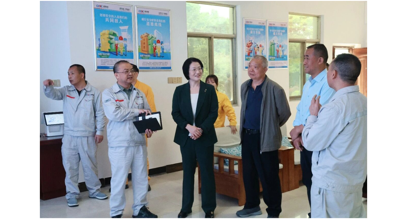 黄海蓉暗访督导安全生产工作
