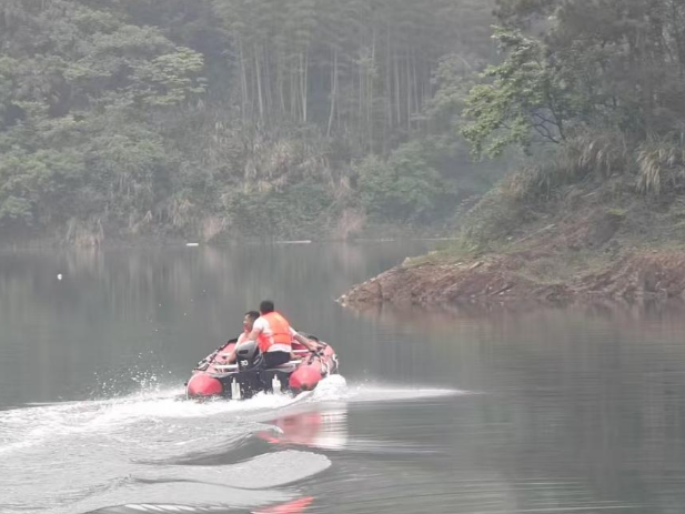 以“演”筑防，潭府乡开展防溺水应急演练