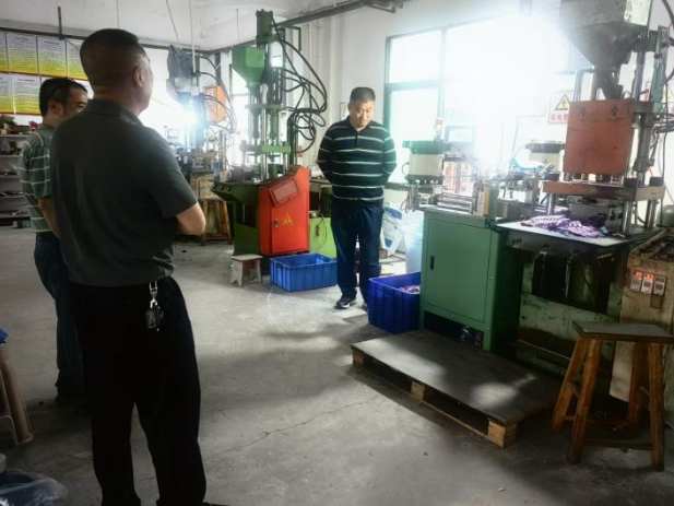 筑牢安全防线 潭府乡开展安全生产专项检查