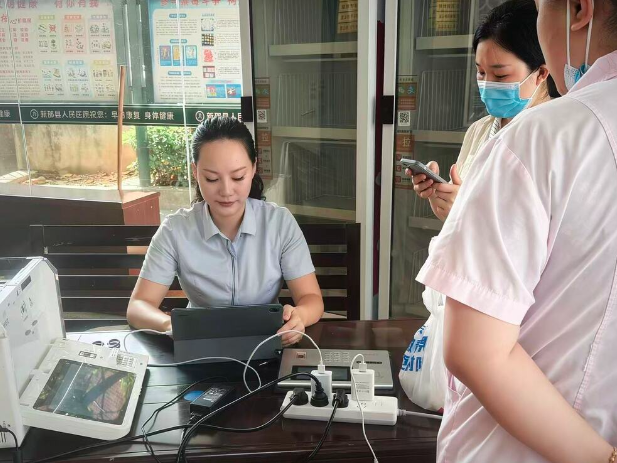 新邵农商银行：便民服务进医院 社保换卡零距离