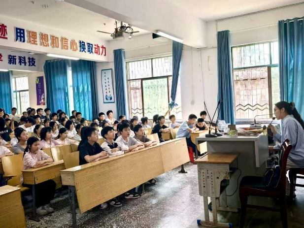 新邵县司法局坪上司法所开展夏季防溺水法治安全教育进校园活动