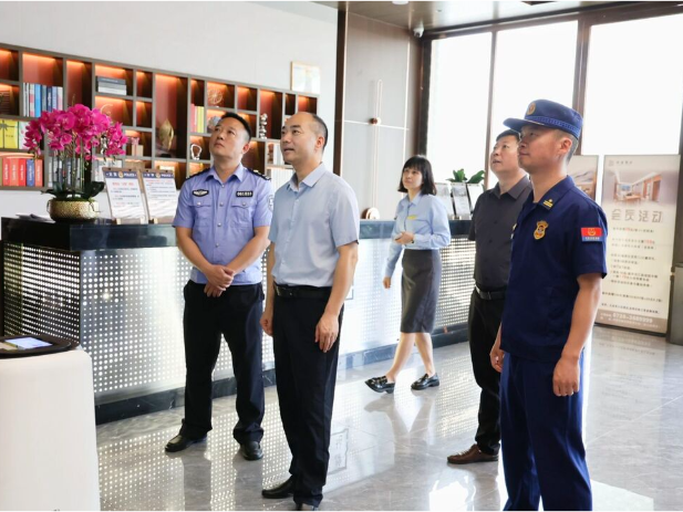 谢小军督导检查消防安全工作