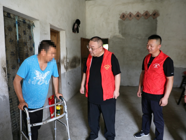 新邵县残联开展端午节慰问残疾人活动