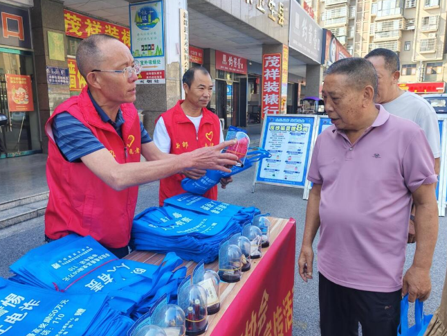 新邵：禁毒反电诈宣传进车站