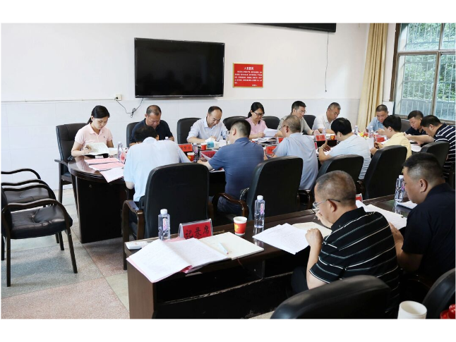 谢小军专题调研岳坪峰国家森林公园4A级景区创建工作