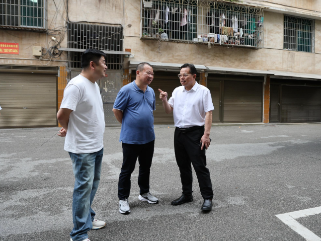 王振波调研督导城市文明建设工作
