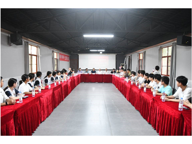 新邵县感恩圆梦教育基金会举行第十一届慈善助学活动