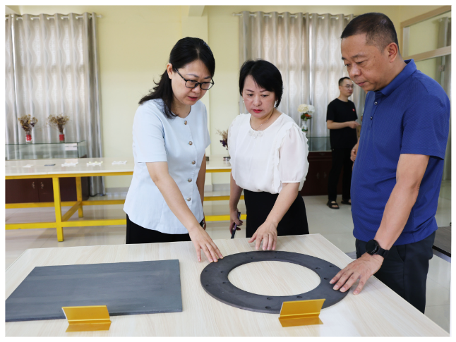 刘洋专题调研新邵经开区重点工作