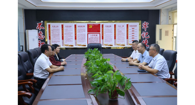 谢小军开展教师节走访慰问活动
