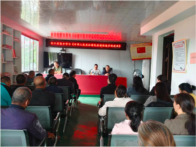 陈家坊镇东江村开展《中华人民共和国民族团结进步促进法》宣传活动