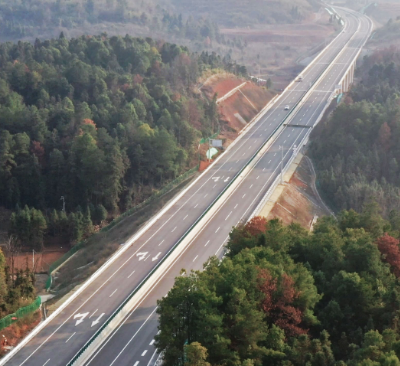 即将通车的新新高速