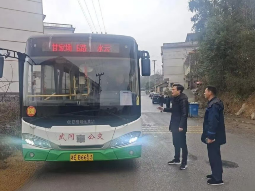 武冈市城市客运服务中心三维发力筑牢低温出行安全屏障