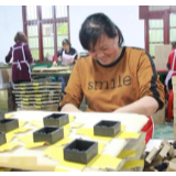 侯文：以扶贫车间高质量全覆盖 托起困难群众稳稳的幸福