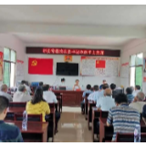 李跃平在水浸坪乡新凤村讲党课