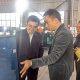 唐伟文深入经开区开展“送解优”专项行动