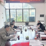 市市场服务中心传达学习“两会”精神