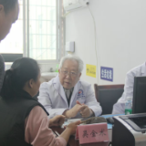 全国著名肝胆外科专家吴金术教授来展辉医院诊疗教学