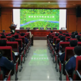 与“书”有约 “读”具风采 武冈一中举办“我与作家面对面”文学讲座