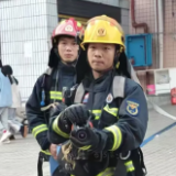 消防演练进市场商场 全力保障春节安全
