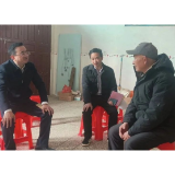 唐伟文在邓元泰镇走访慰问困难群众和困难党员