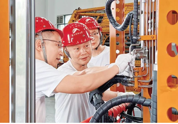 矢志报国 向海图强