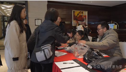 【政协澧县第十届委员会第四次会议】参会政协委员向大会报到