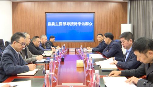 王启武在澧县信访局坐班接访