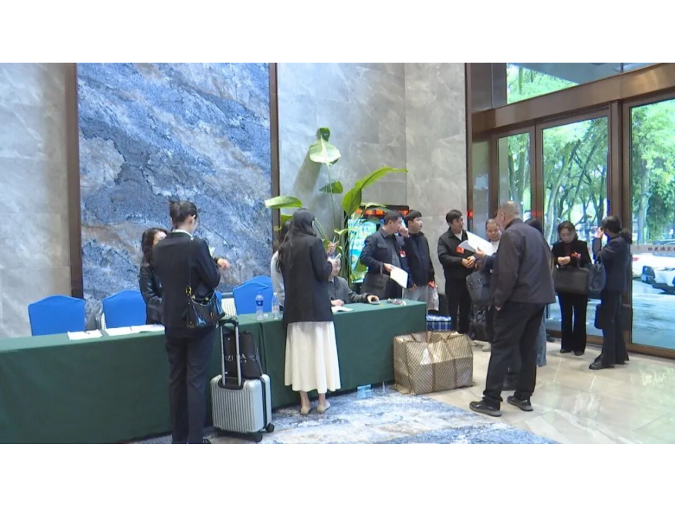 澧县十九届人大一次会议参会代表向大会报到