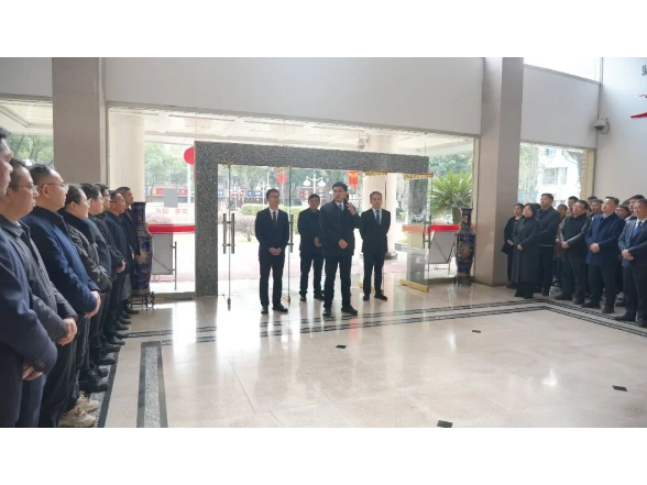 王启武、冷亮等县领导开展春节后走访慰问