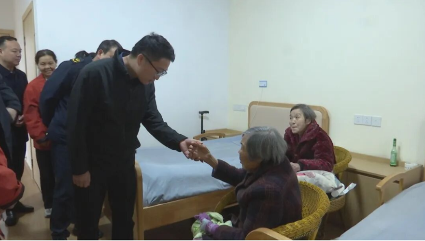 冷亮督导安全生产和禁鞭禁炮工作