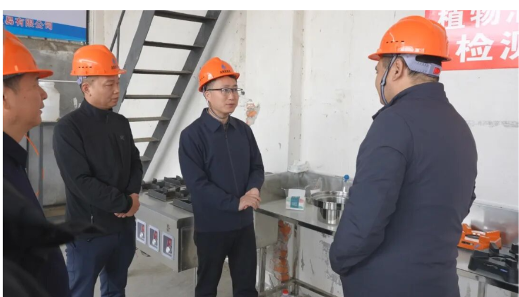 冷亮调研镇街财源建设工作