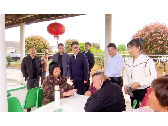 冷亮调研养老服务工作