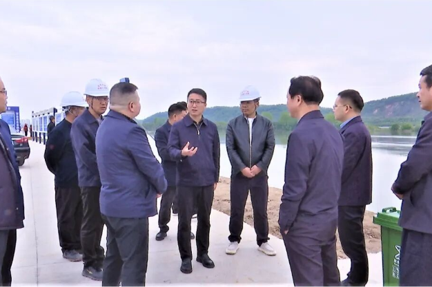 冷亮督导防汛备汛工作