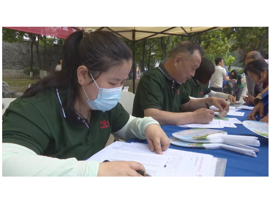澧县残联开展助残日公益活动