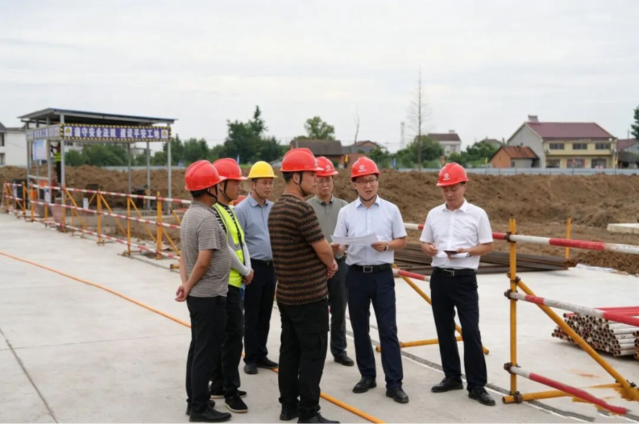 冷亮督导重点在建项目建设及安全生产工作