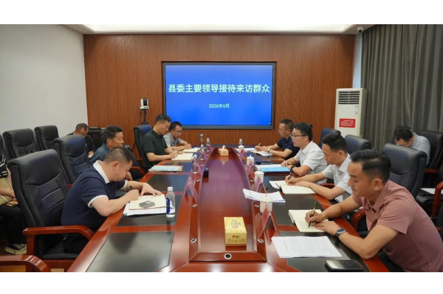 冷亮在县信访局坐班接访