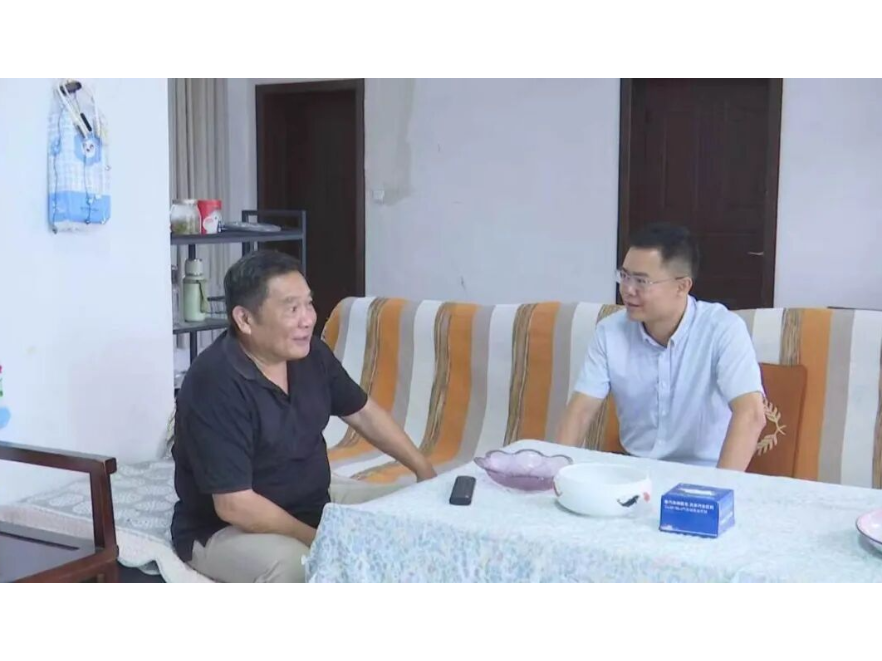 陈溢走访看望老领导、老同志