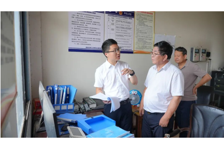 冷亮赴企业、医院开展安全生产暗访督导