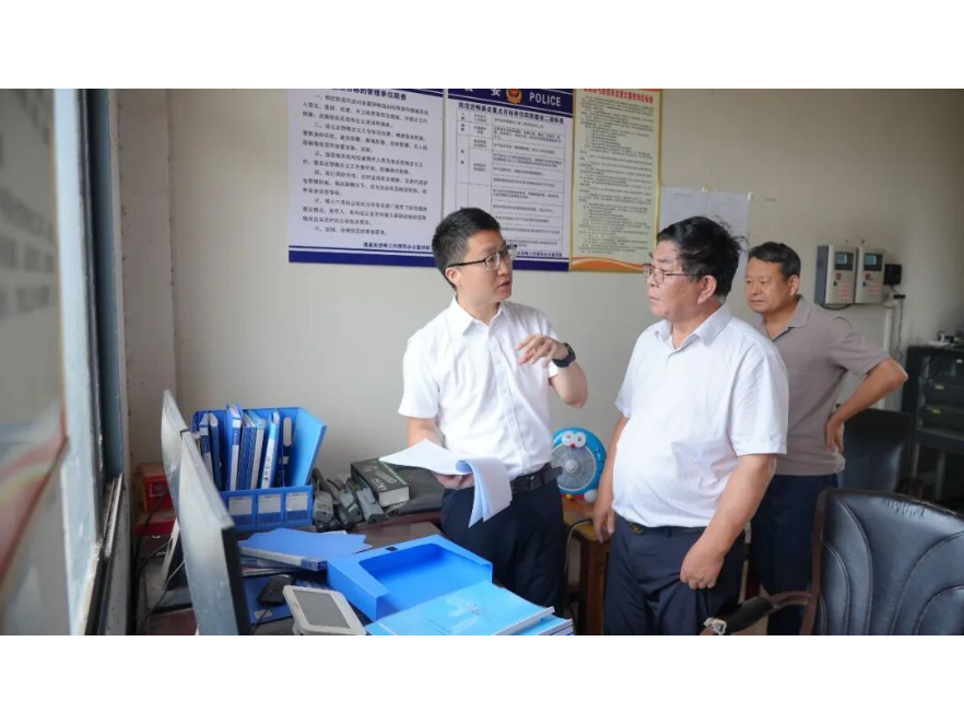 冷亮赴企业、医院开展安全生产暗访督导