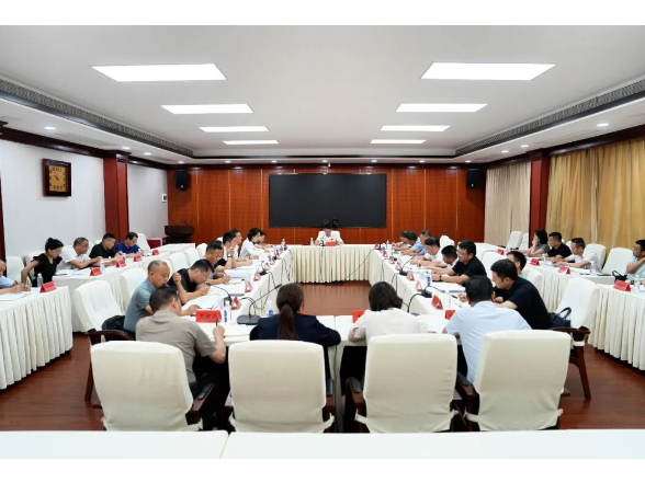 冷亮主持召开全县2026年上半年高质量发展推进会