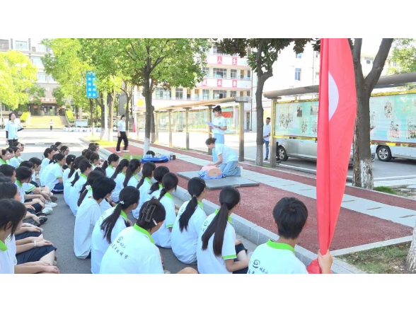 澧县：军训课堂学急救 守护青春平安行